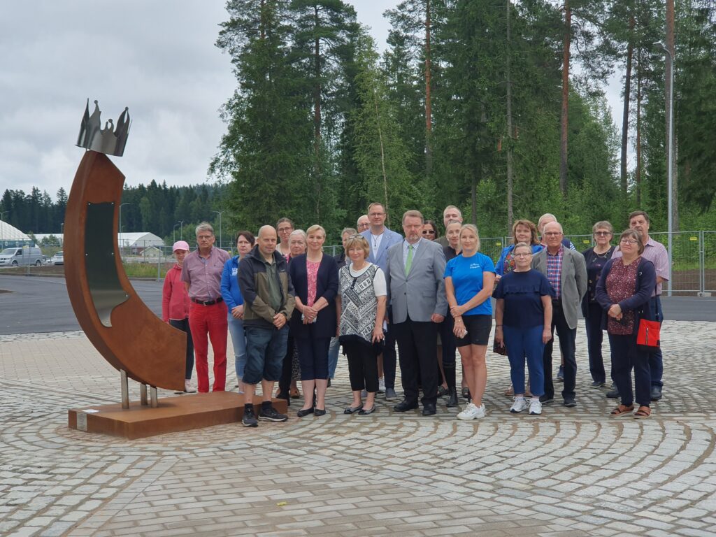 Paljastustilaisuudessa mukana ollut yleisö.